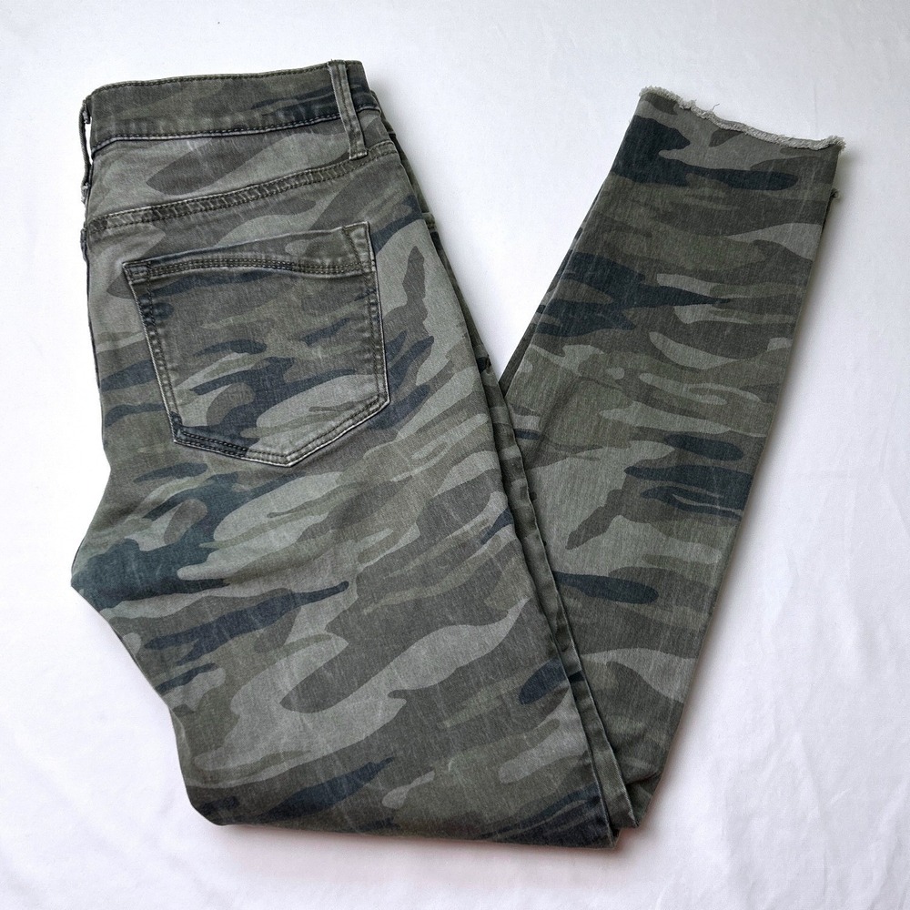 Express Women Mid Rise Skinny Camo Ankle Legging Jeans Size 4 Raw Hem Streetwear